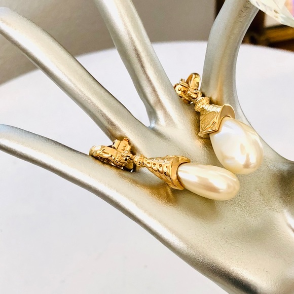 Designer Signed Vintage Pearl Drop Earrings - Picture 7 of 7